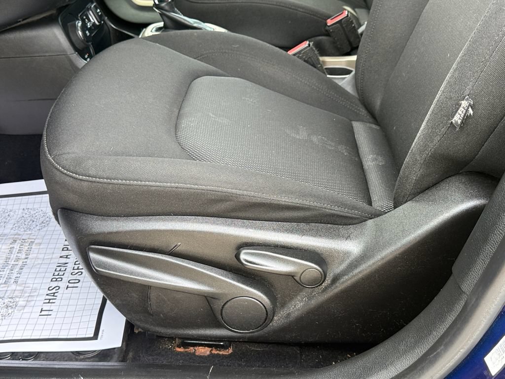 Used 2017 Jeep Renegade Latitude w/ Cold Weather Group AWD/4WD image 17
