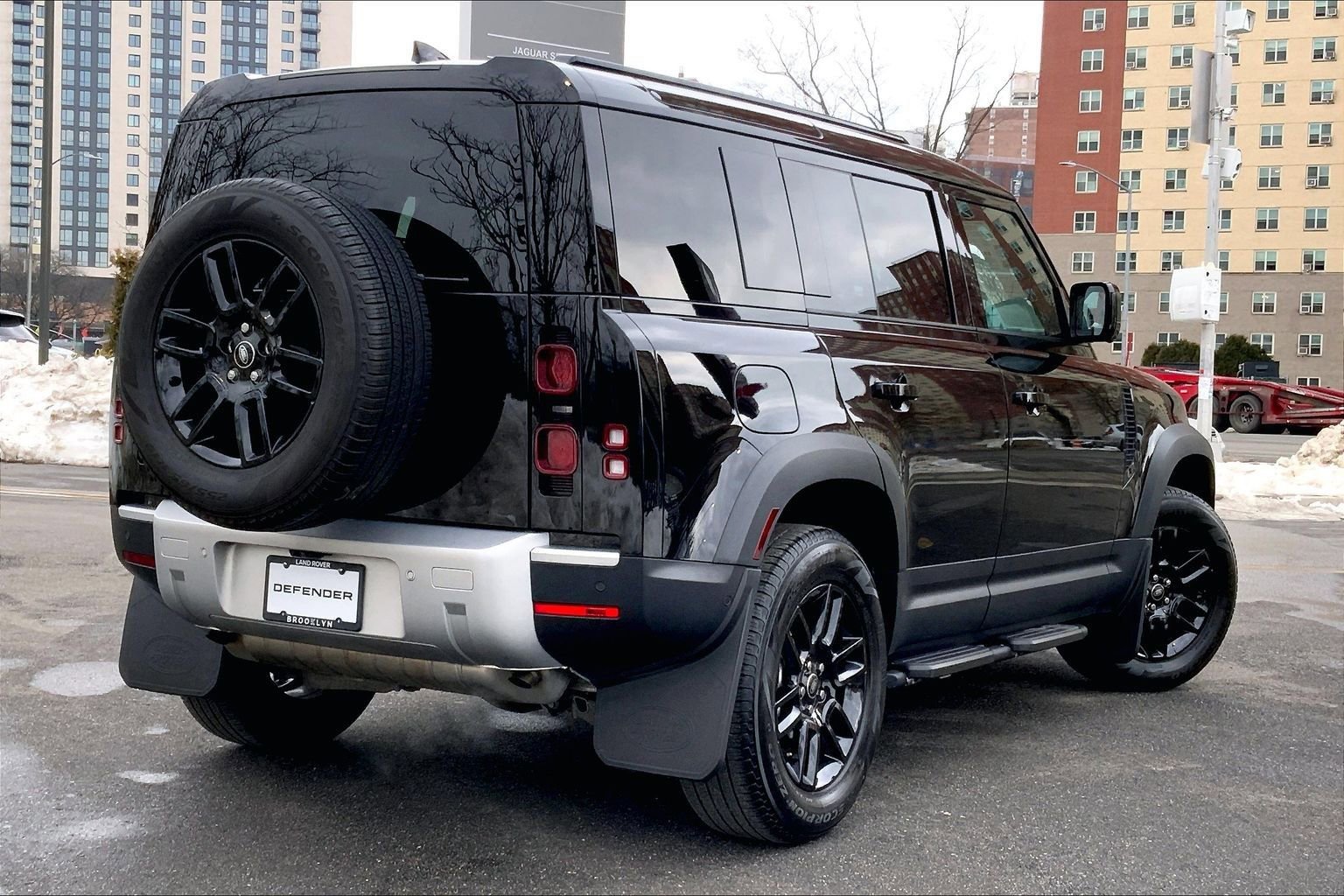 Used 2025 Land Rover Defender 110 S image 12