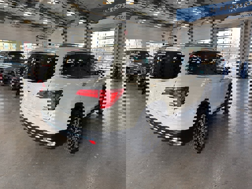 Used 2017 Honda Pilot Touring image 5