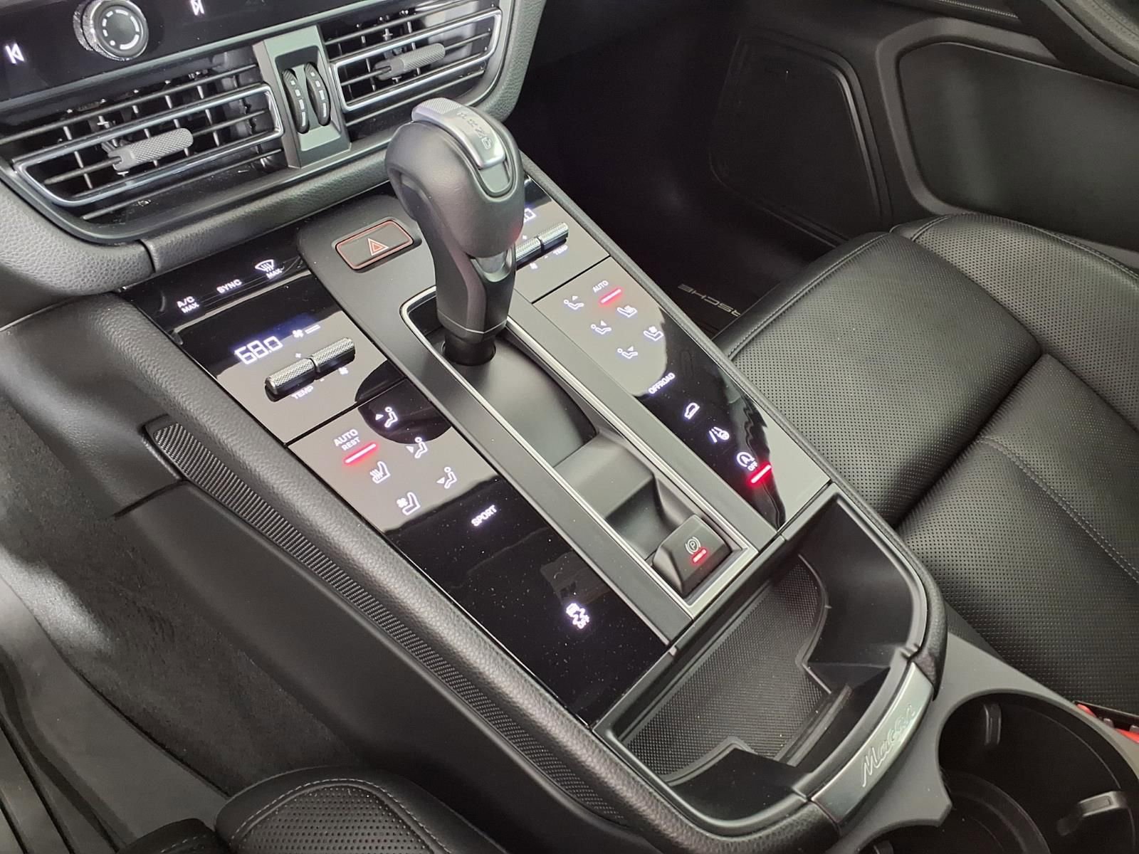 Used 2024 Porsche Macan Turbo image 22