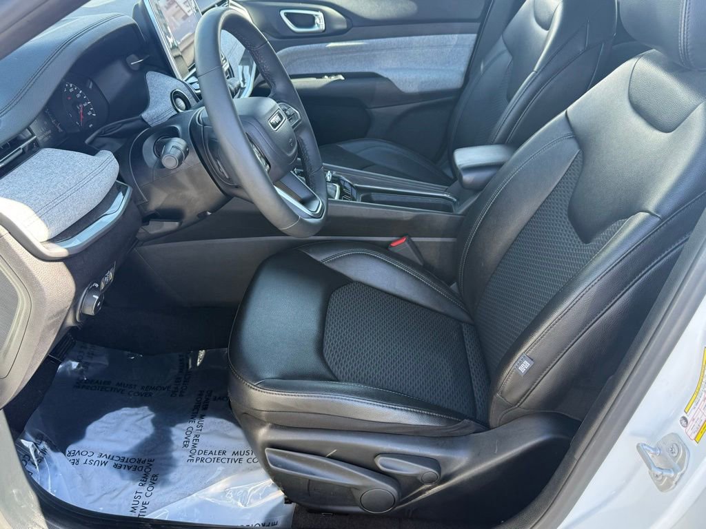 Used 2025 Jeep Compass Latitude image 20