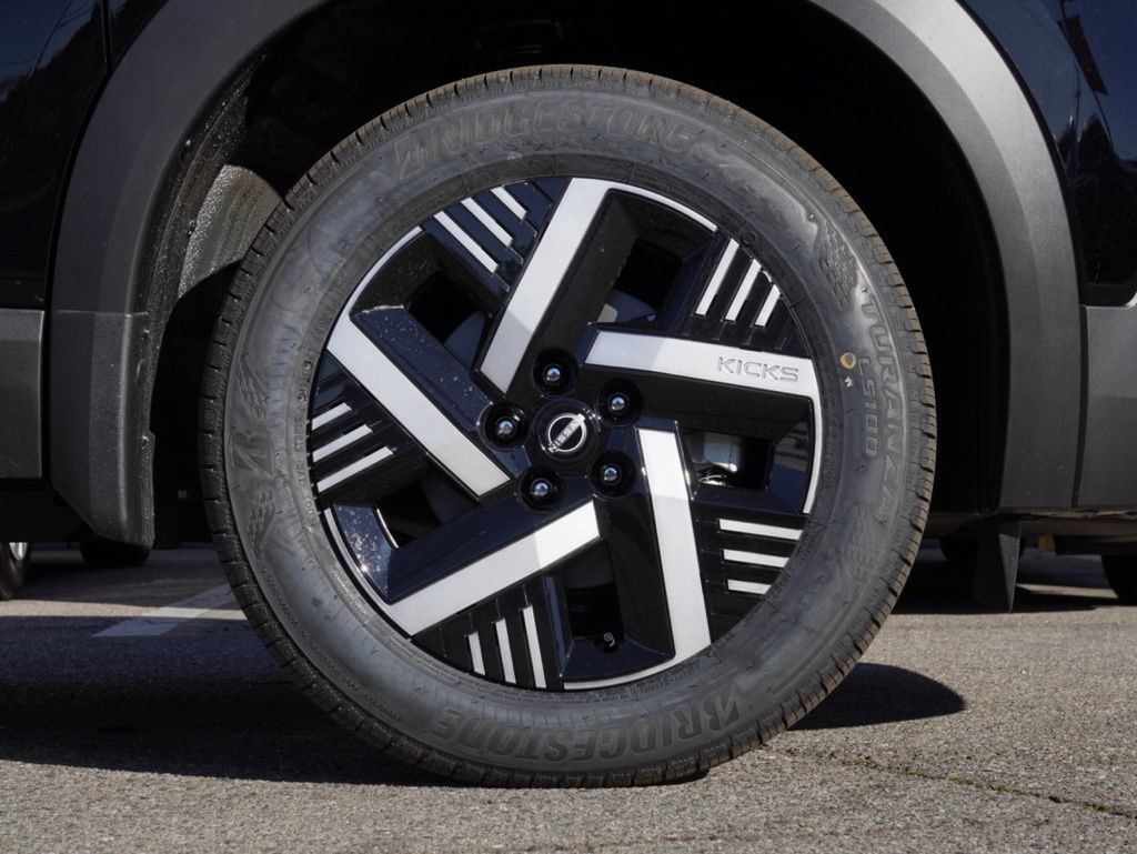 New 2026 Nissan Kicks SV w/ SV Premium Package FWD image 7