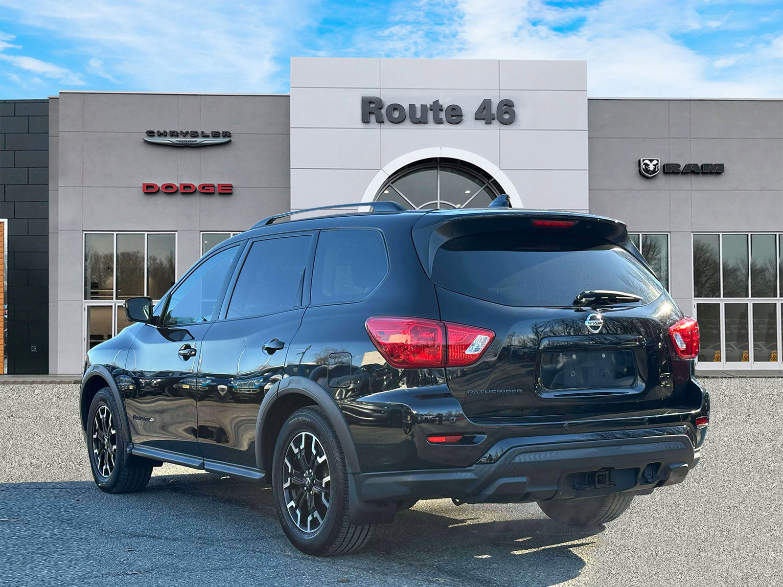 Used 2019 Nissan Pathfinder SL image 4
