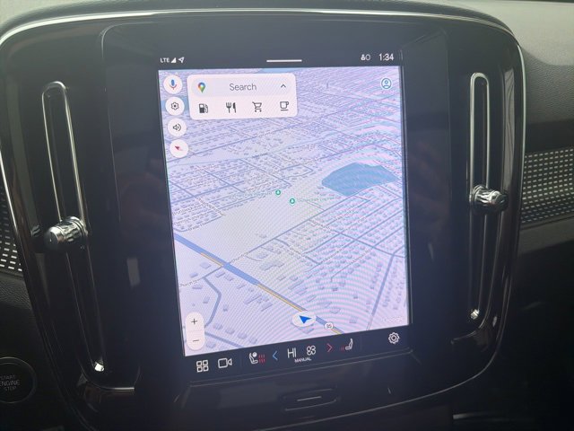 Certified 2025 Volvo XC40 B5 Plus image 22