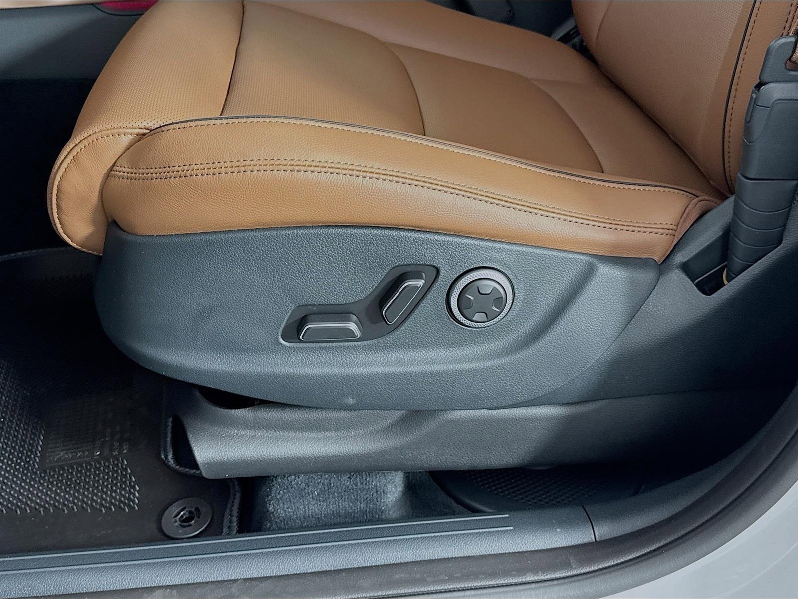 New 2026 Genesis GV70 2.5T Advanced image 22