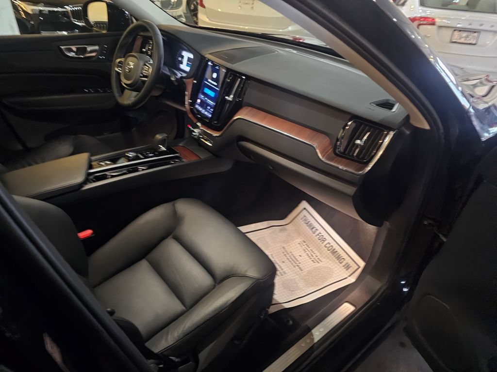 Certified 2023 Volvo XC60 B5 Plus w/ Climate Package AWD/4WD image 10