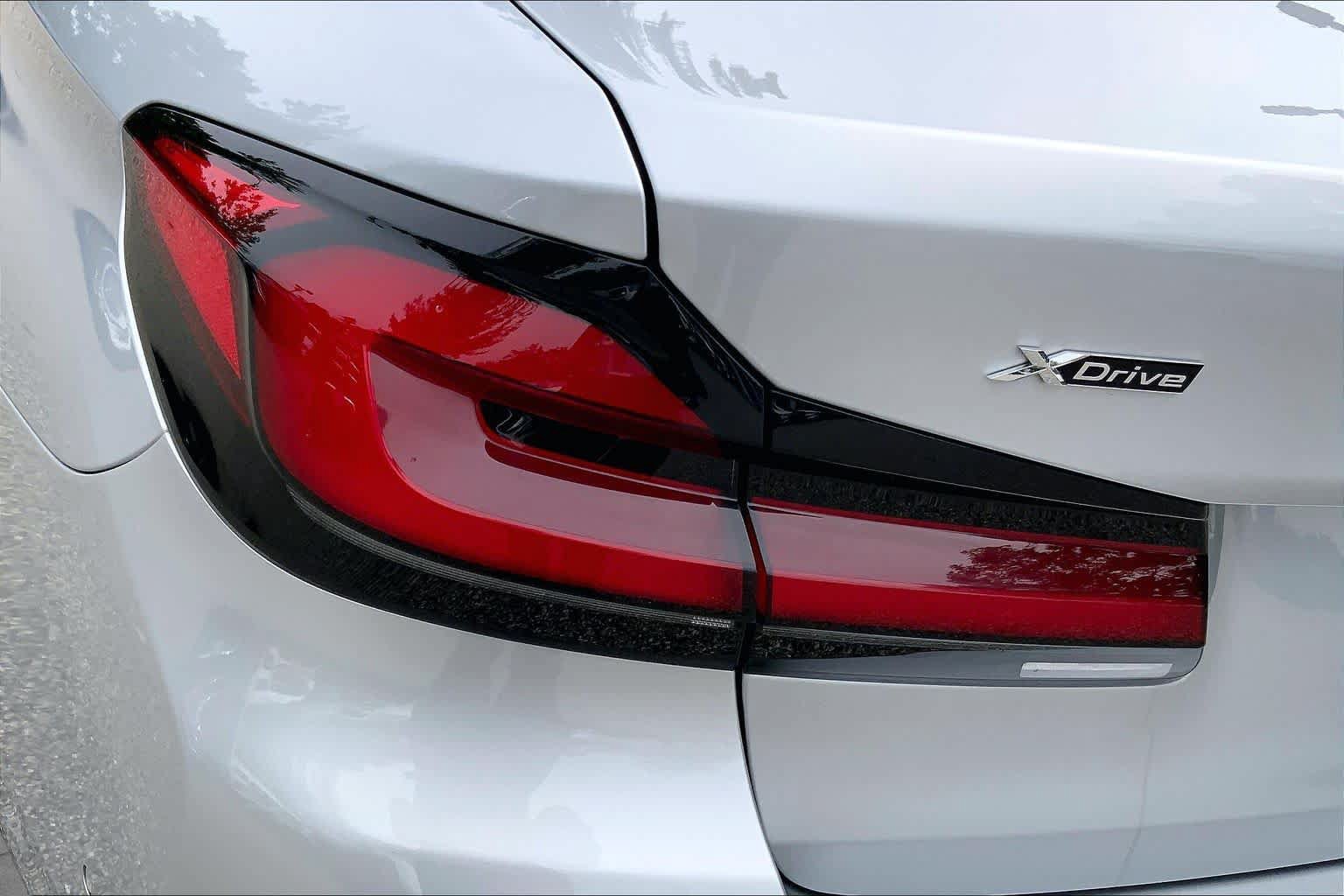 Used 2021 BMW 530e xDrive w/ Executive Package AWD/4WD image 28