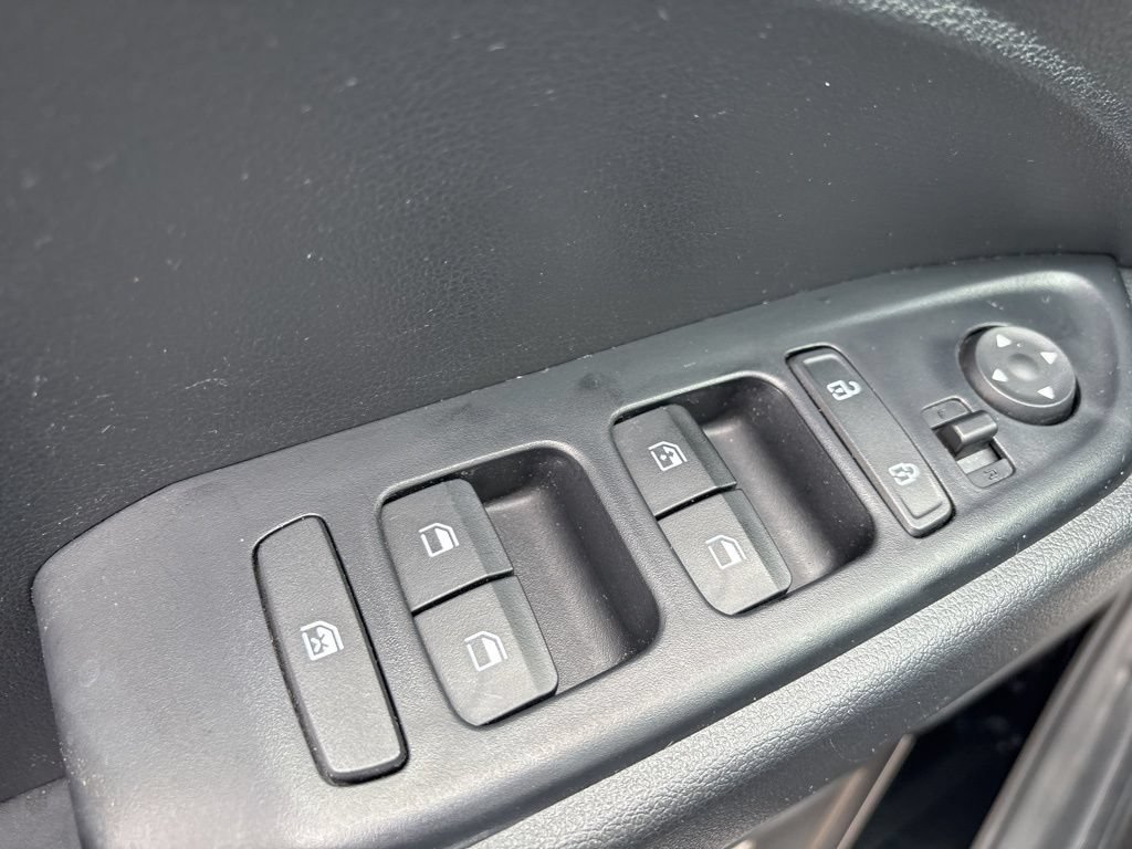 Certified 2023 Hyundai Venue SEL FWD image 23