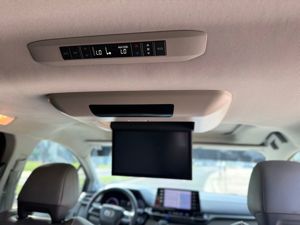 Used 2022 Toyota Sienna Limited AWD/4WD image 20