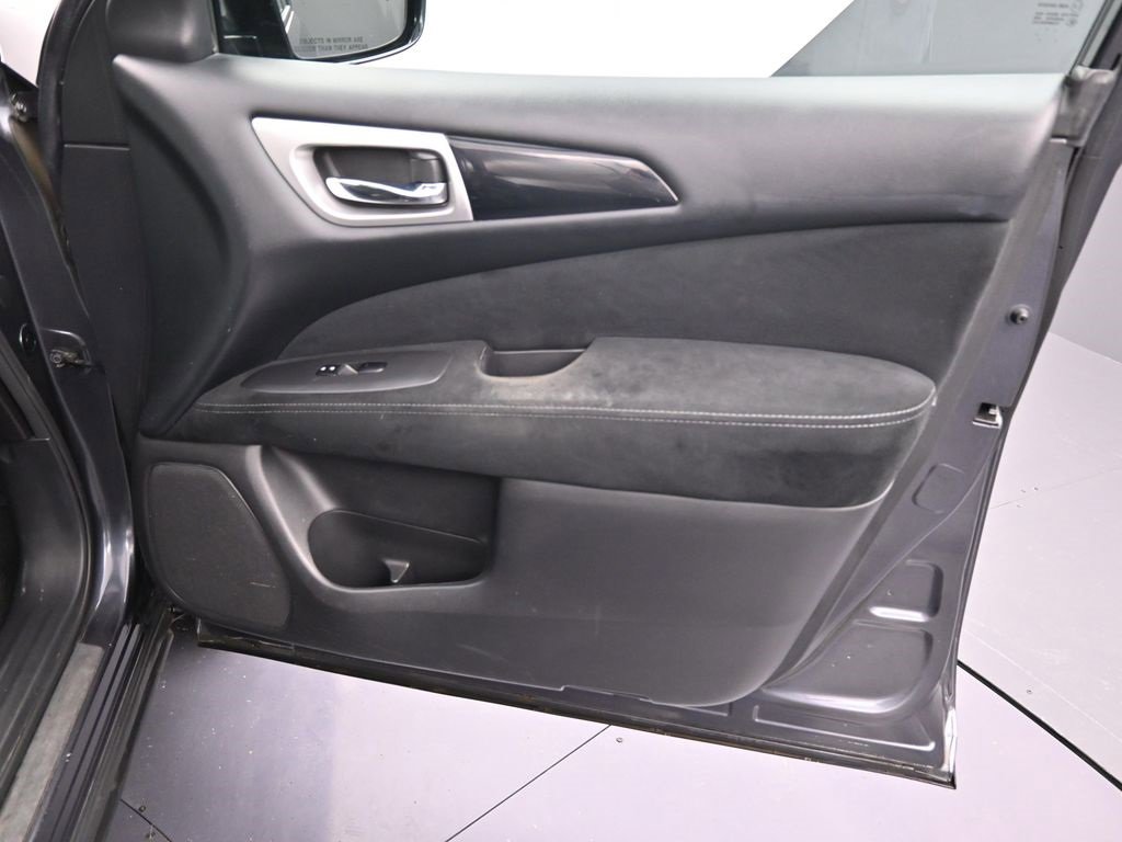 Used 2013 Nissan Pathfinder S image 19