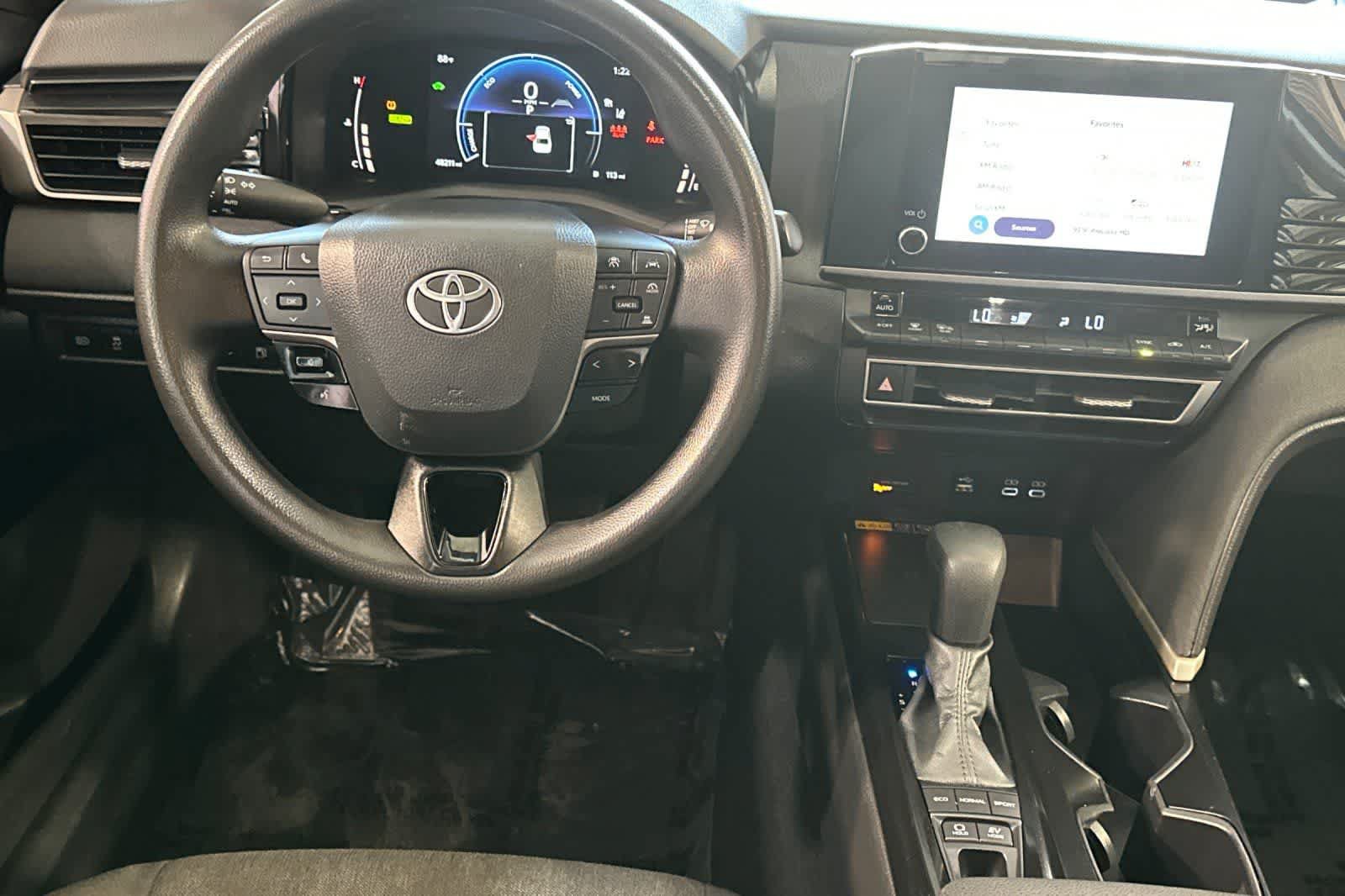 Used 2025 Toyota Camry LE FWD image 15