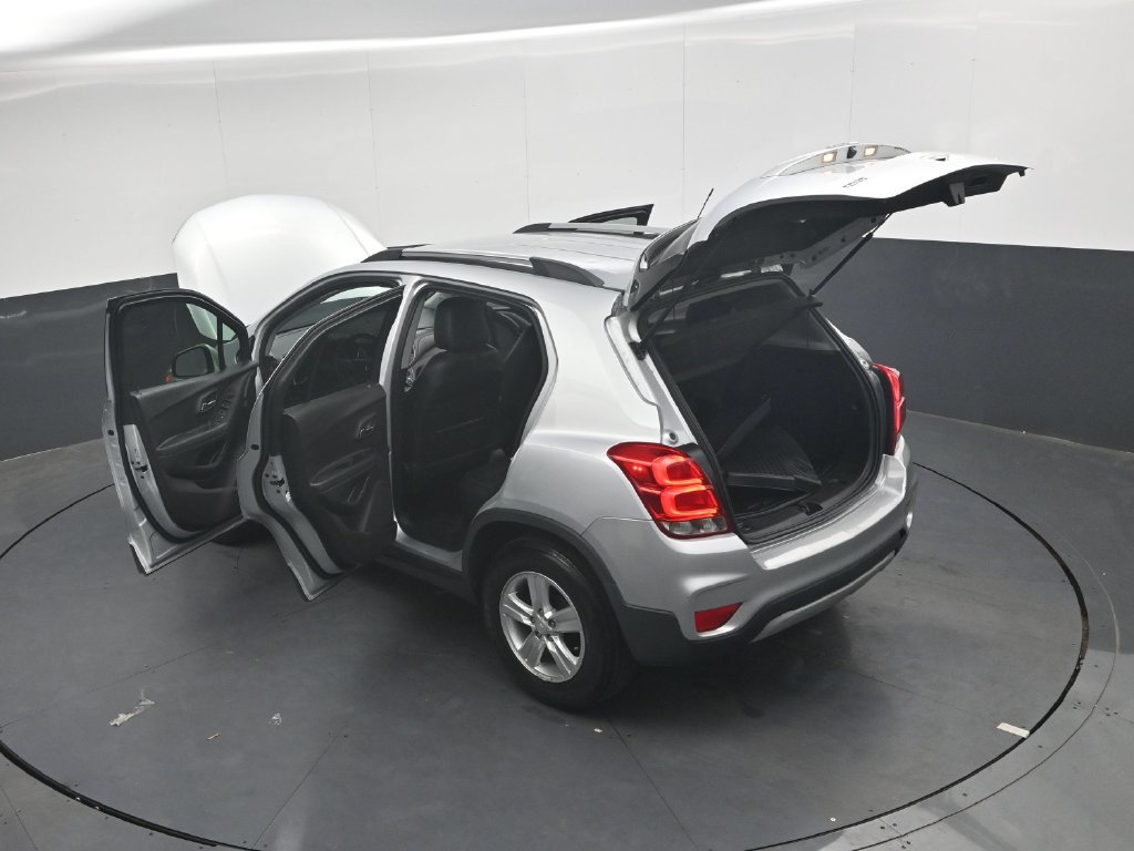 Used 2020 Chevrolet Trax LT w/ LT Convenience Package FWD image 38