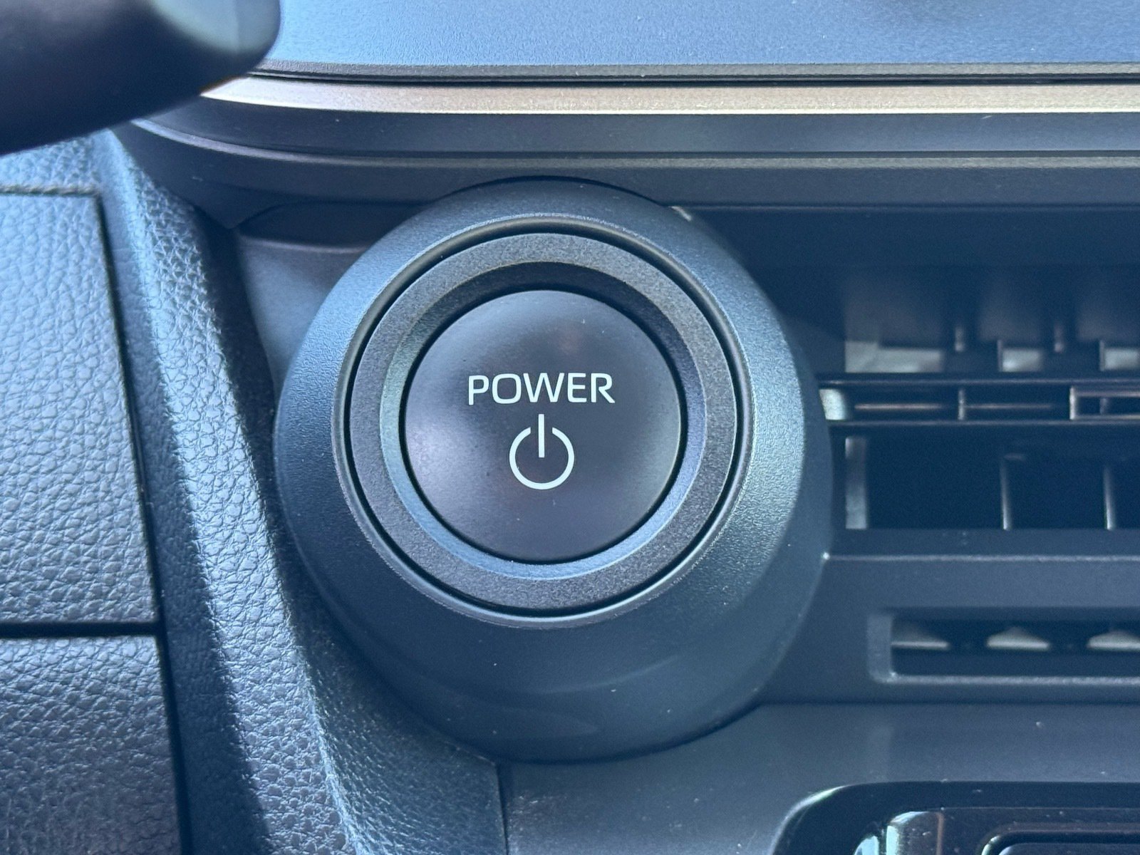 Used 2024 Toyota Prius LE FWD image 25