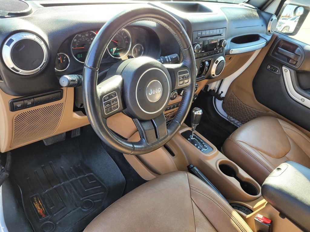 Used 2017 Jeep Wrangler Unlimited Rubicon w/ Connectivity Group image 24