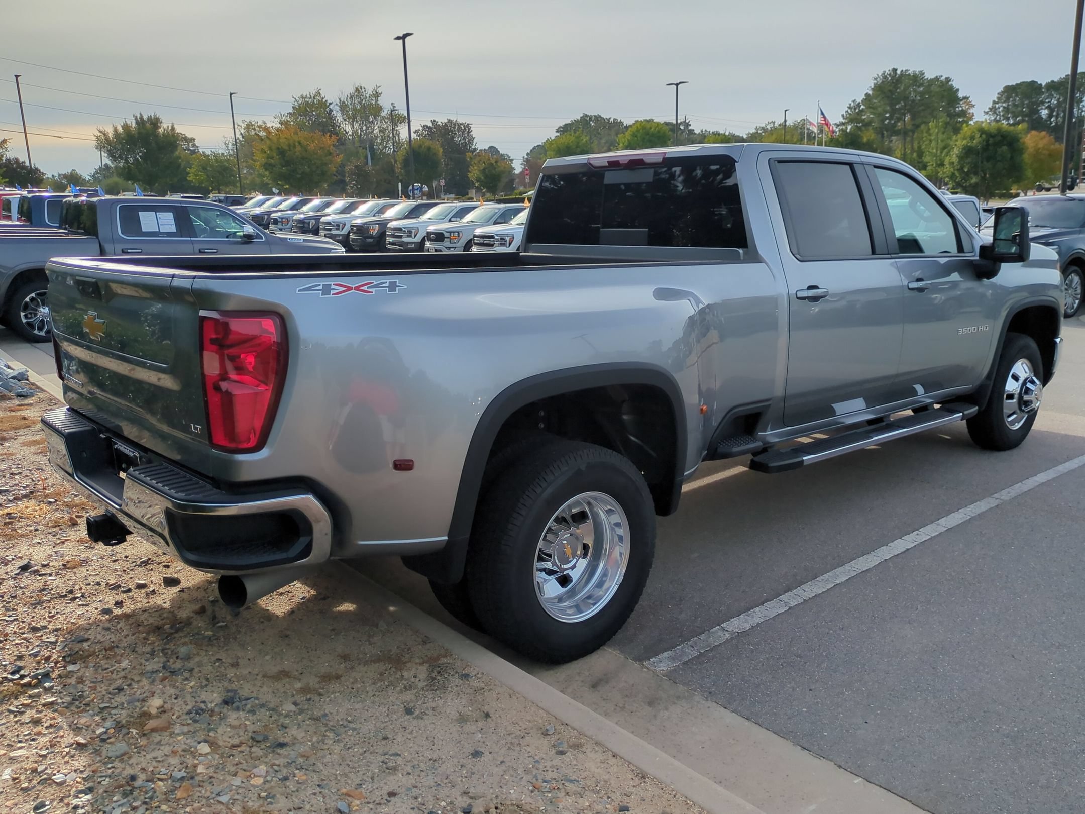 Used 2026 Chevrolet Silverado 3500 LT w/ All Star Edition AWD/4WD image 4