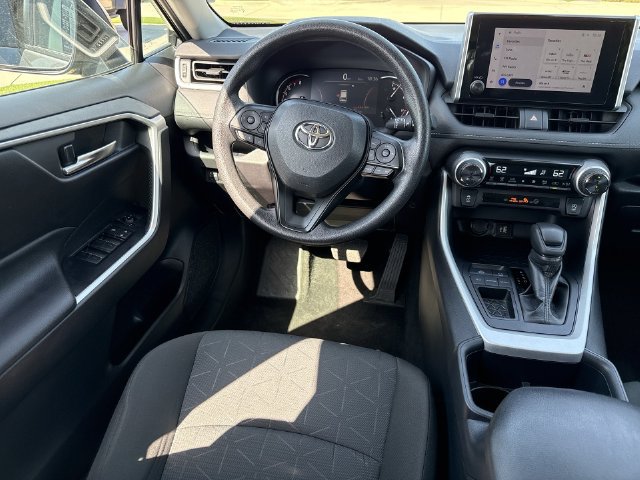 Used 2025 Toyota RAV4 XLE FWD image 10