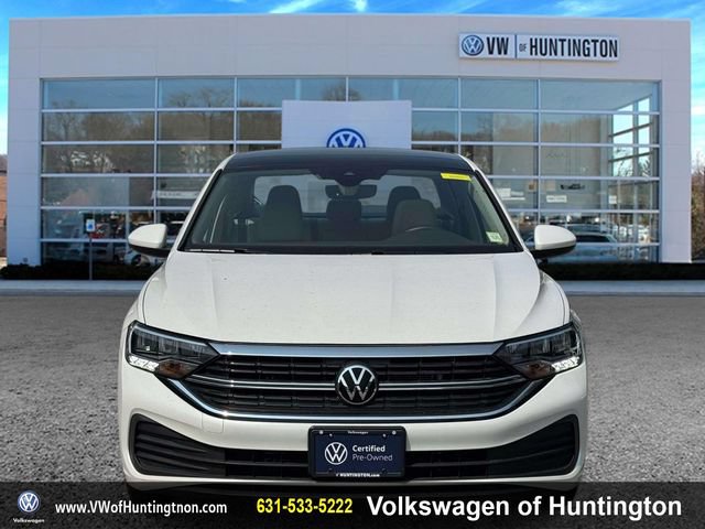 Certified 2023 Volkswagen Jetta SE w/ Panoramic Sunroof Package FWD image 2