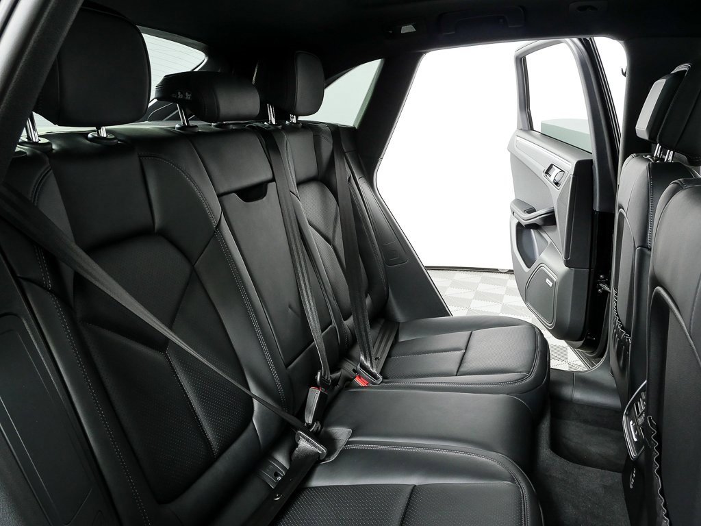 New 2026 Porsche Macan image 23