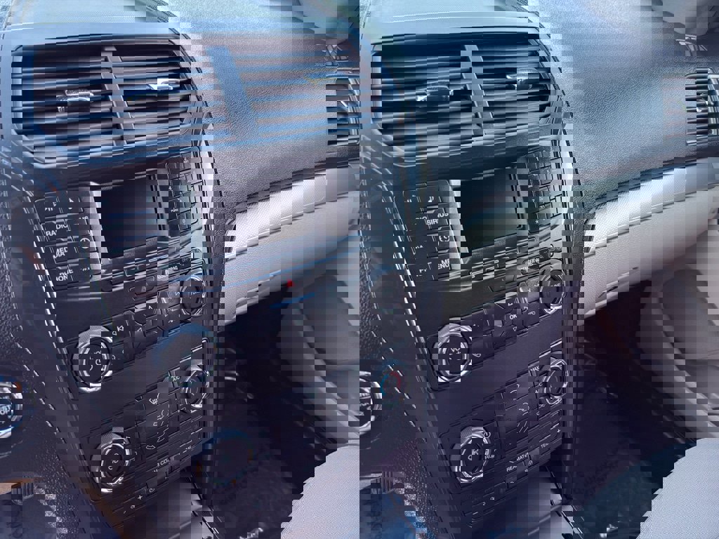 Used 2019 Ford Explorer XLT w/ Class III Trailer Tow Package image 10