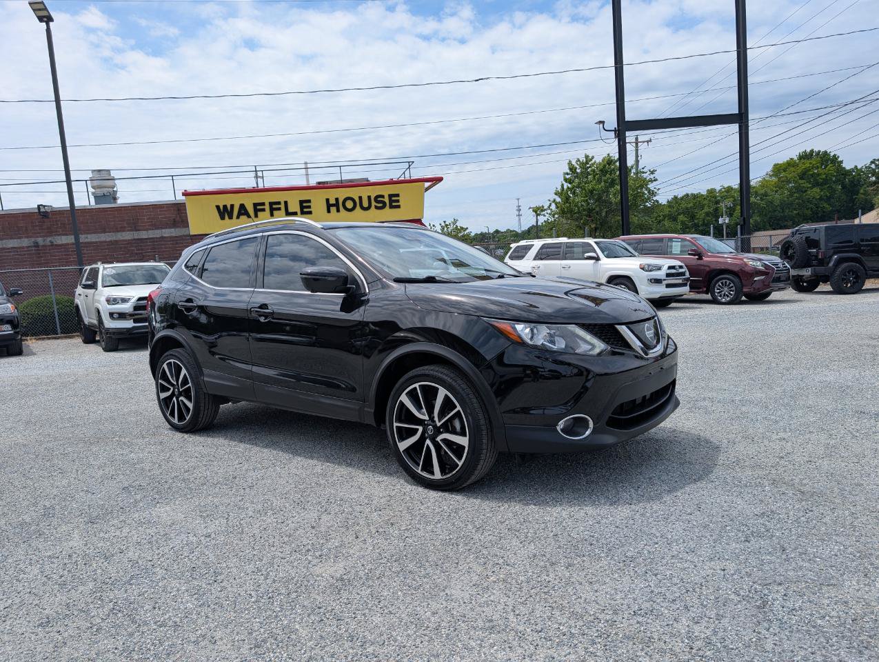 Used 2018 Nissan Rogue Sport SL w/ SL Premium Package FWD image 3