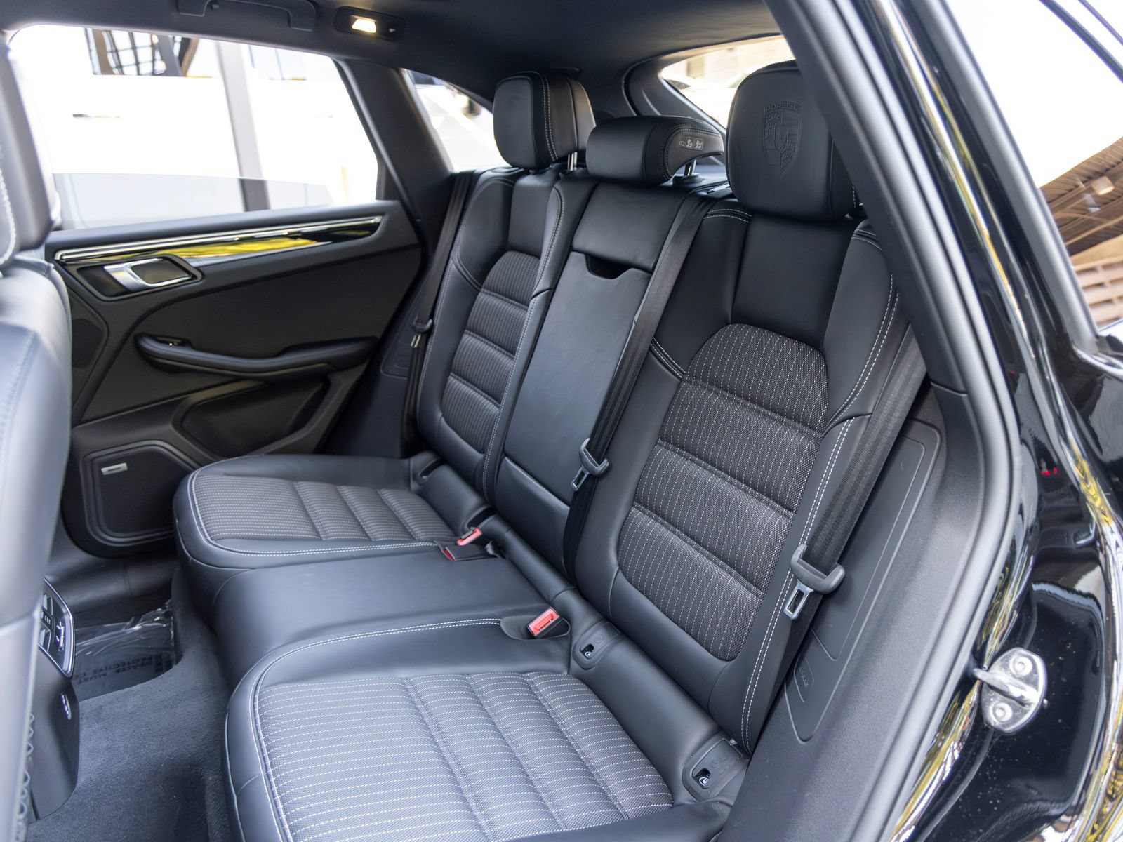 Certified 2023 Porsche Macan Turbo AWD/4WD image 52