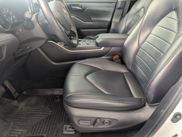 Used 2021 Toyota Highlander XLE image 13