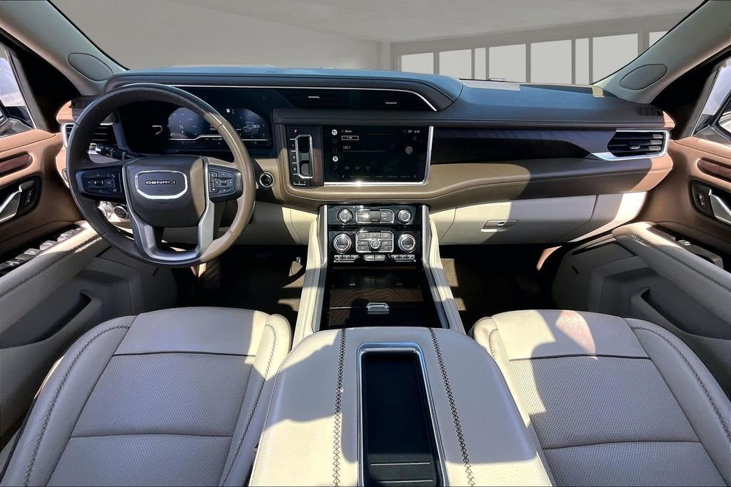 Used 2022 GMC Yukon XL Denali image 7