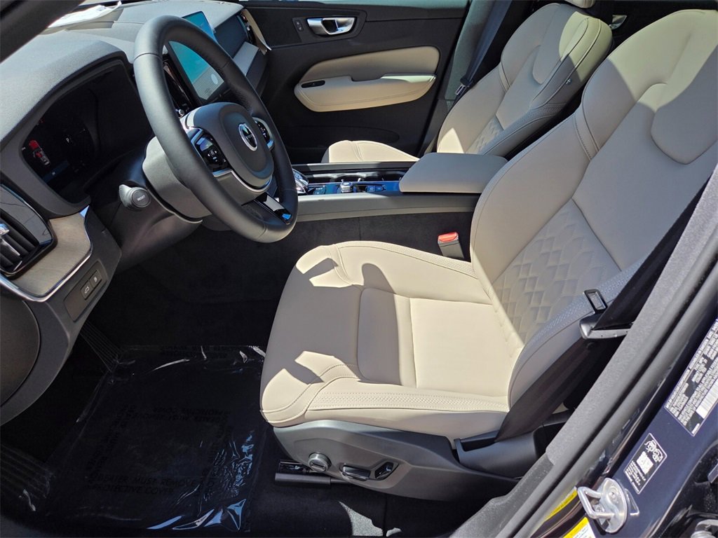 New 2026 Volvo XC60 T8 Core image 9