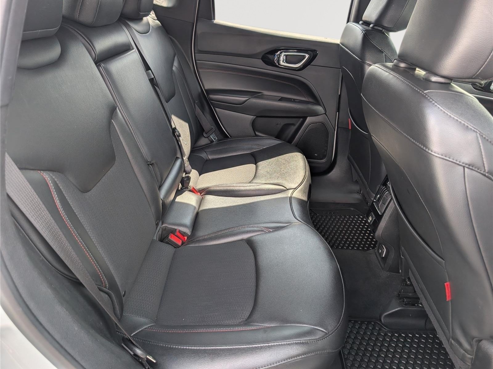 Used 2023 Jeep Compass Trailhawk AWD/4WD image 13