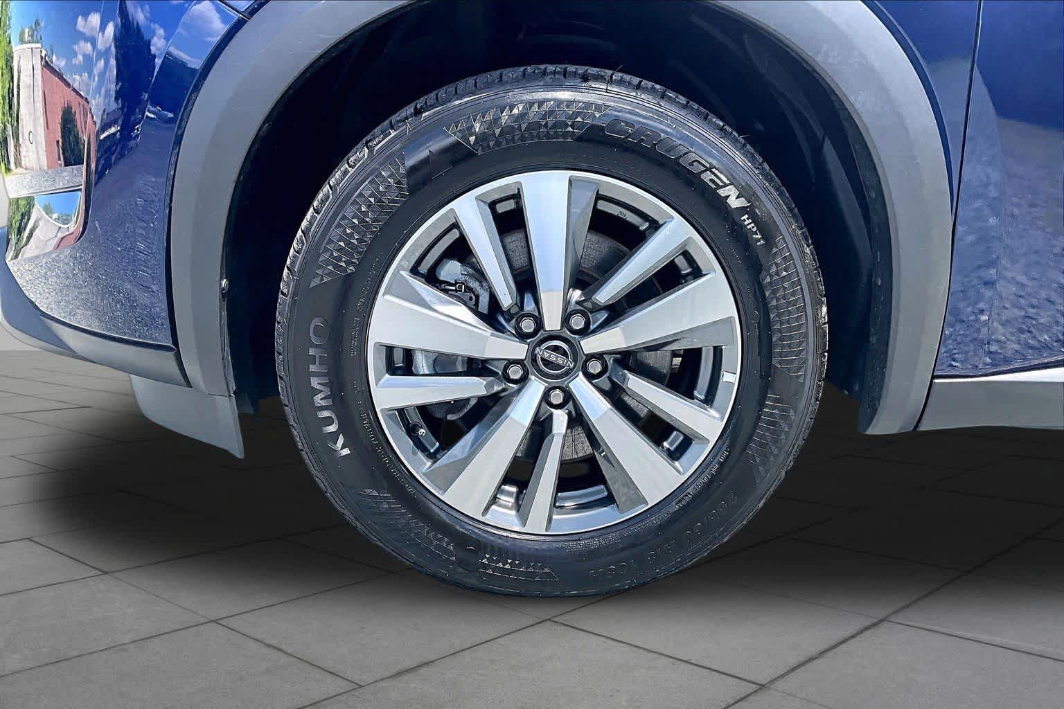 Used 2025 Nissan Pathfinder SL AWD/4WD image 11