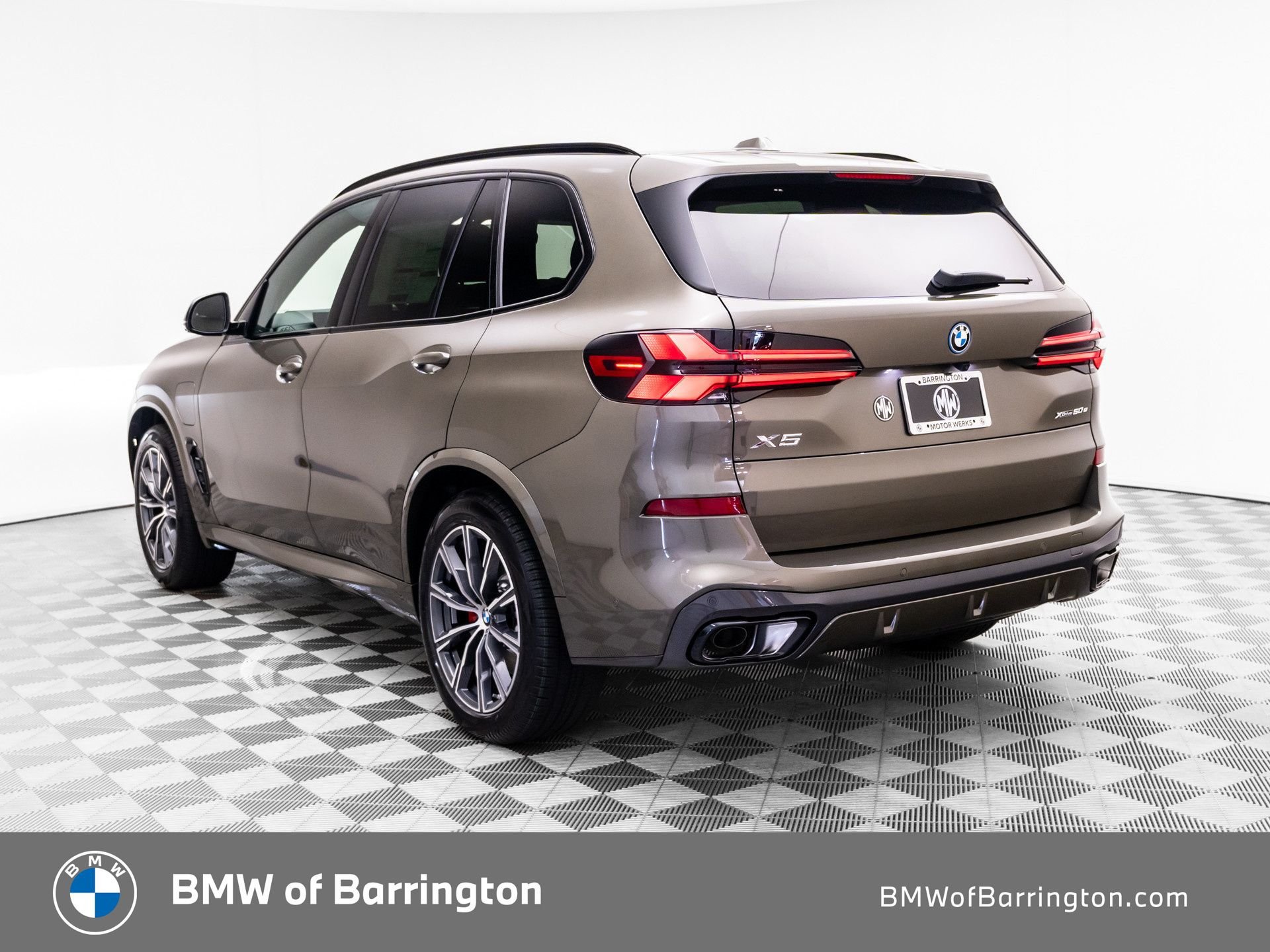 New 2026 BMW X5 xDrive50e w/ M Sport Package AWD/4WD image 3