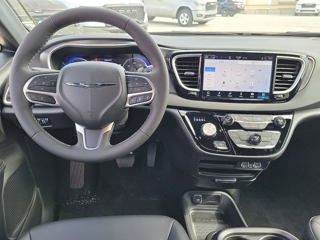 New 2025 Chrysler Voyager LX image 3