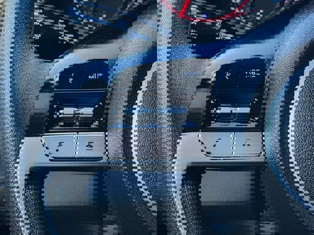 Used 2022 Hyundai Elantra SE image 19