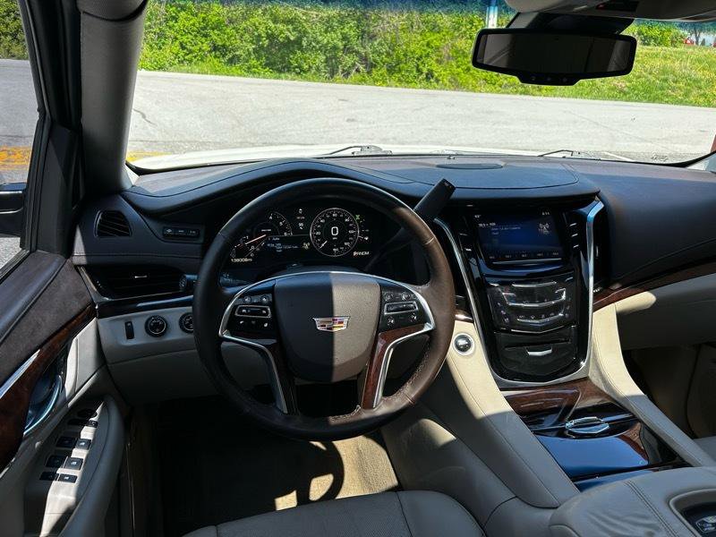 Used 2015 Cadillac Escalade ESV Luxury image 16