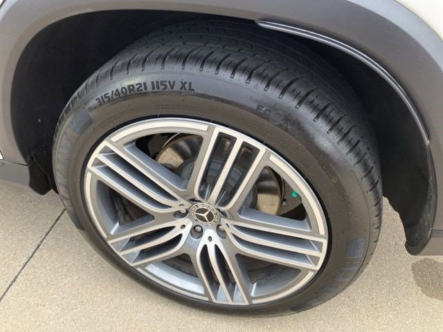 Used 2025 Mercedes-Benz GLS 450 4MATIC image 31