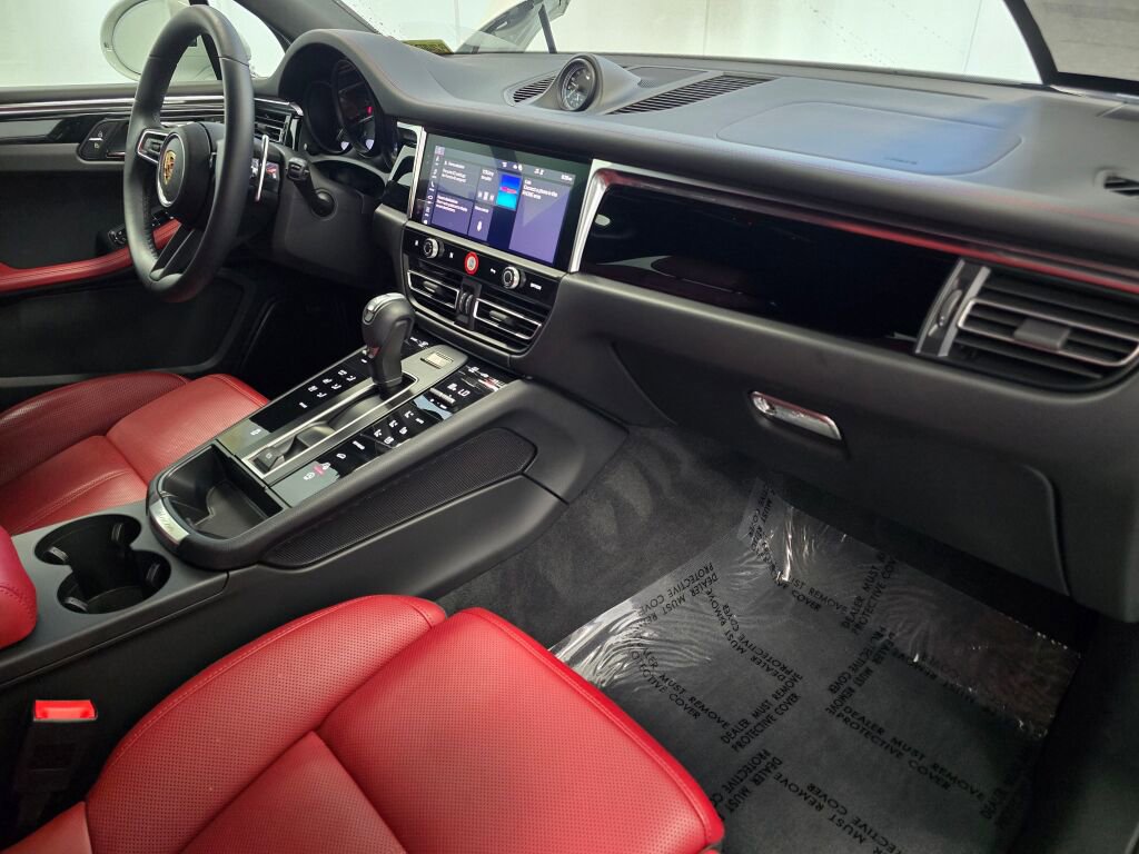 Certified 2025 Porsche Macan image 26