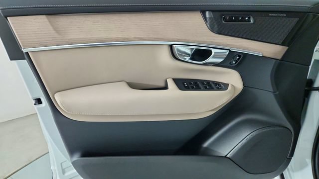 New 2026 Volvo XC90 T8 Ultra w/ Protection Package AWD/4WD image 9