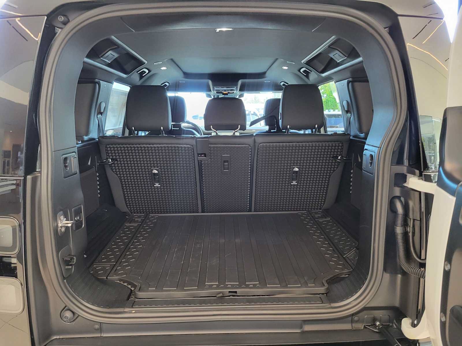 New 2026 Land Rover Defender 110 S AWD/4WD image 14
