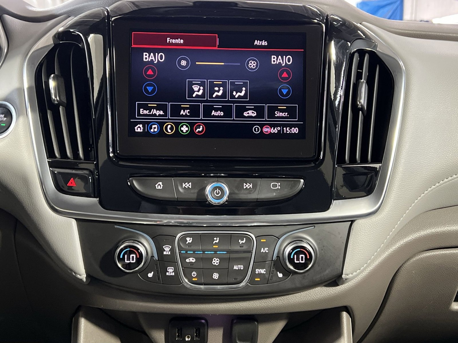 Used 2020 Chevrolet Traverse LT FWD image 18
