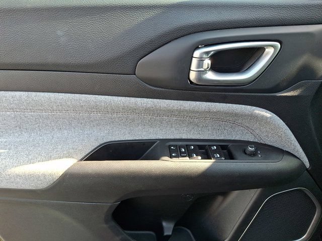 Certified 2024 Jeep Compass Latitude AWD/4WD image 16