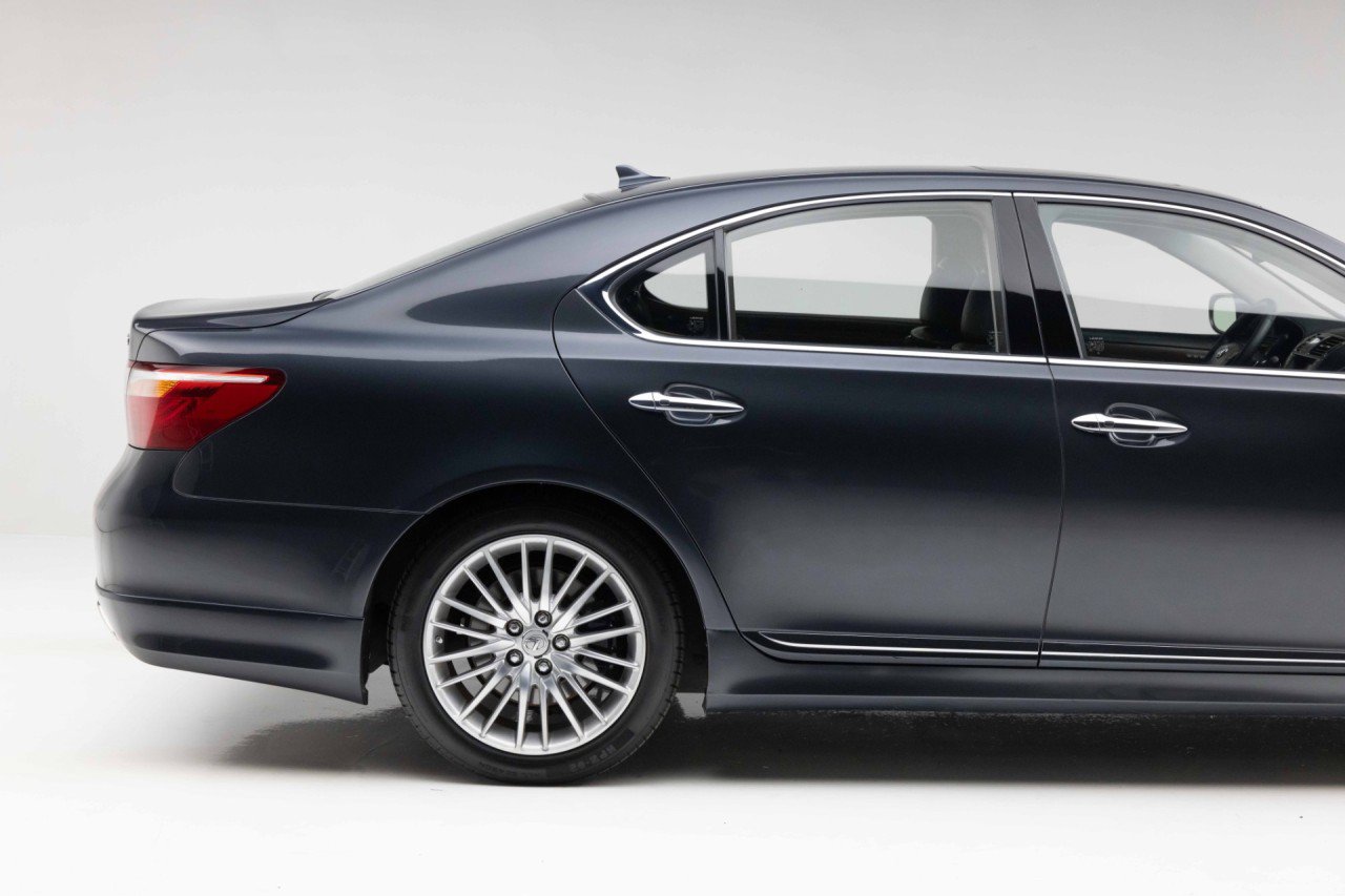 Used 2011 Lexus LS 460 w/ Sport Pkg RWD image 23