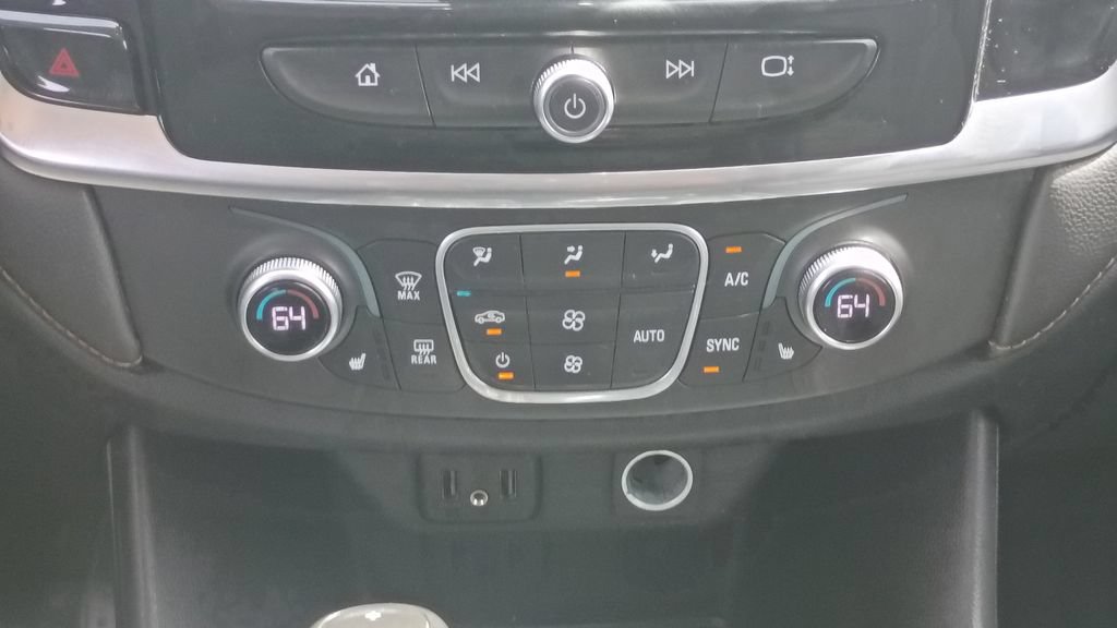 Used 2020 Chevrolet Traverse LT FWD image 25