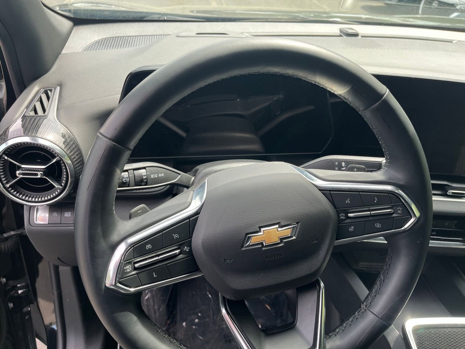 Used 2025 Chevrolet Equinox LT FWD image 40