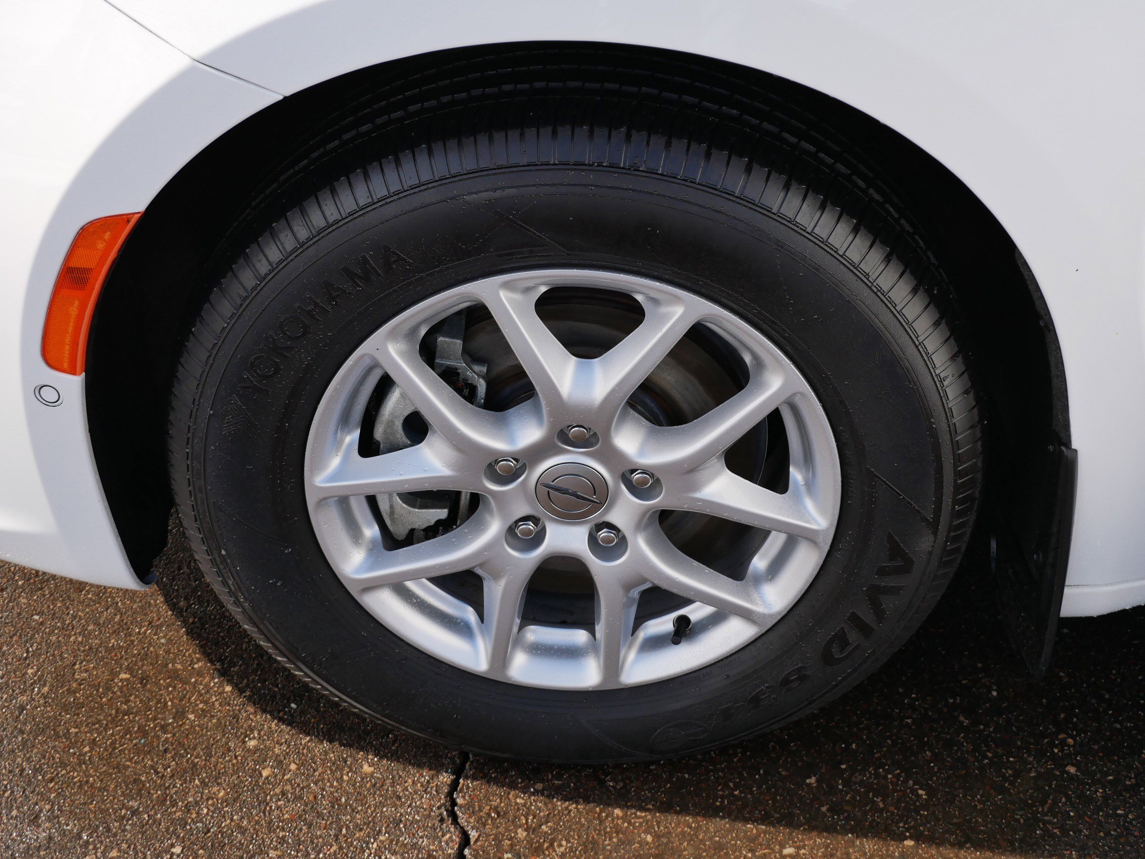 Used 2025 Chrysler Pacifica Select w/ Uconnect Theater Family Group image 15