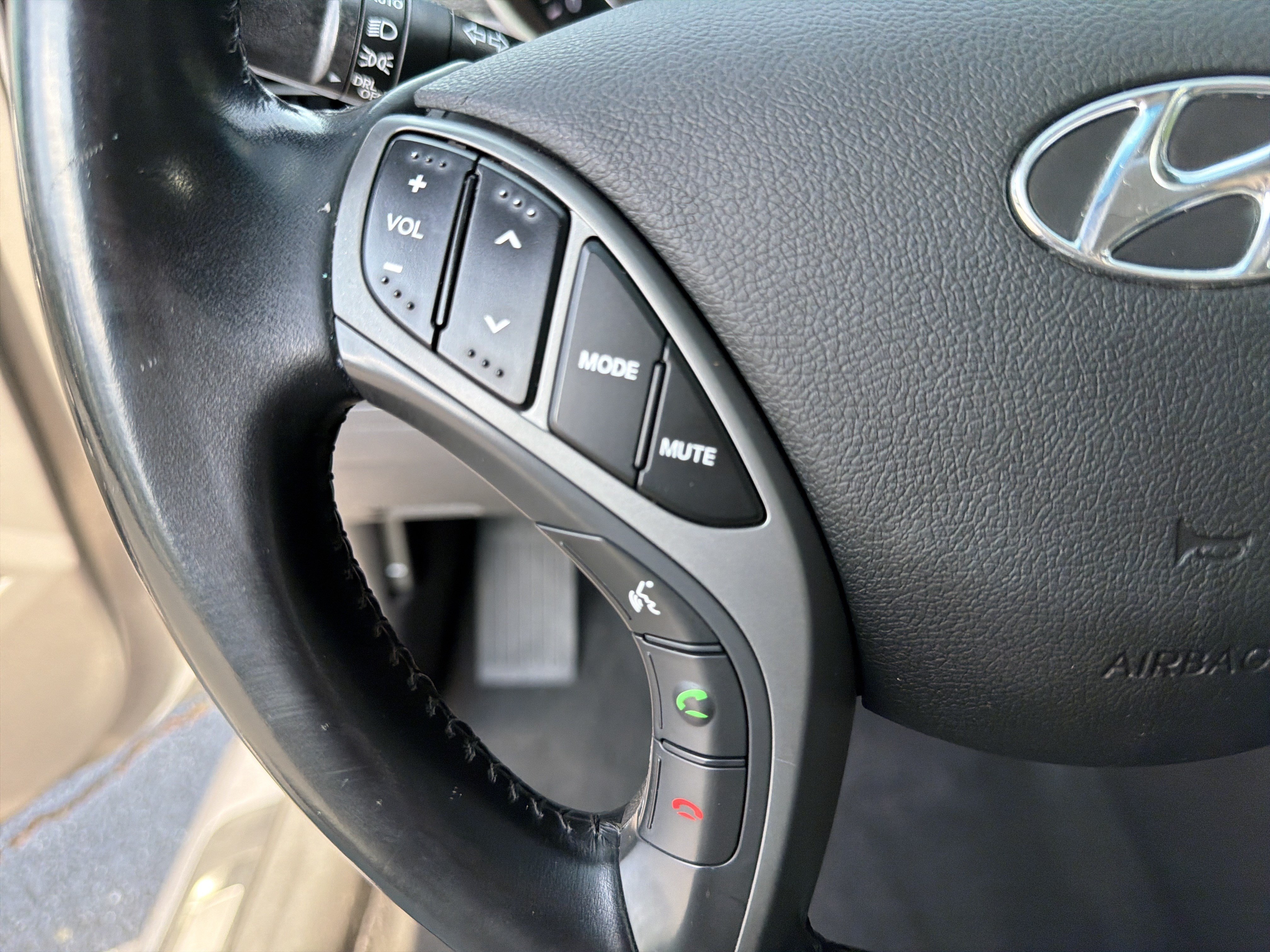 Used 2014 Hyundai Elantra Limited w/ Option Group 03 FWD image 29