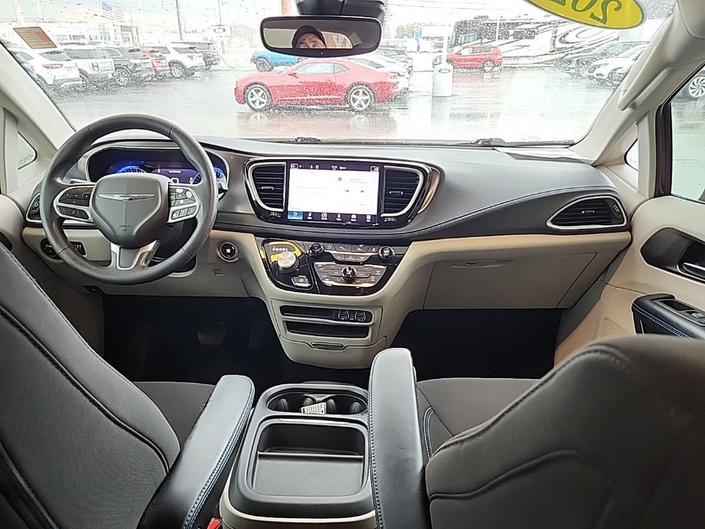 Used 2021 Chrysler Pacifica Touring FWD image 35