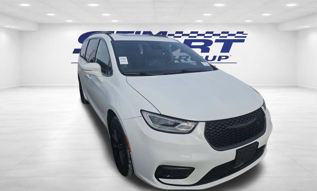 Used 2021 Chrysler Pacifica Limited w/ S Appearance Package image 3