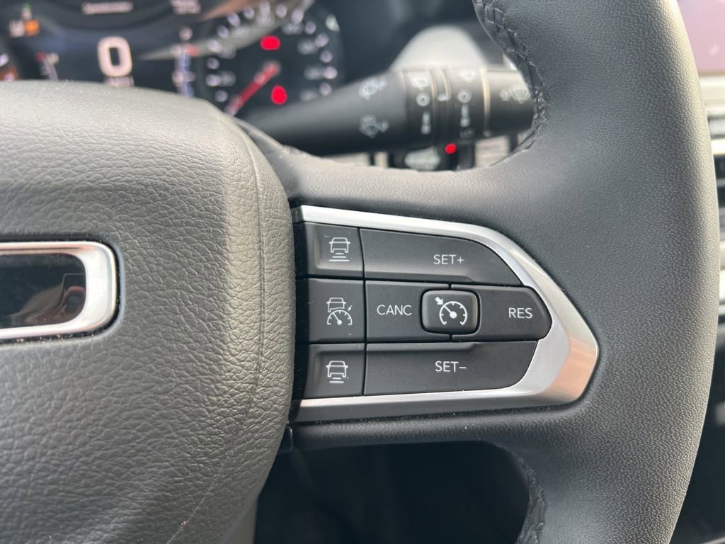 Used 2025 Jeep Compass Limited image 17