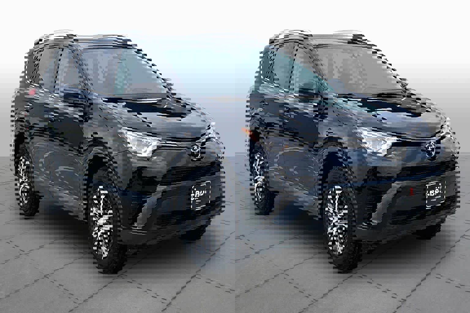 Used 2018 Toyota RAV4 LE FWD image 3