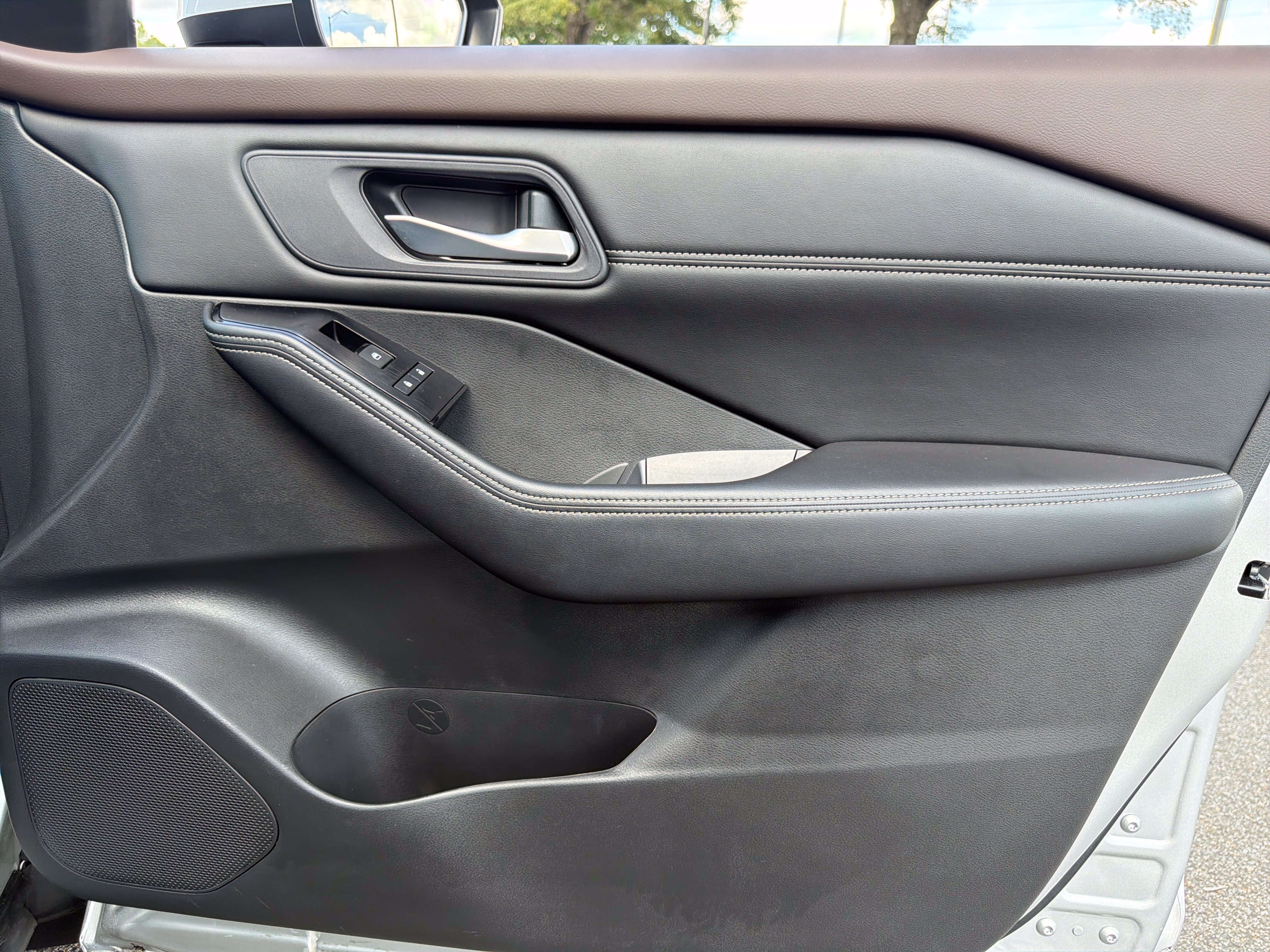 Used 2023 Nissan Rogue SV w/ SV Premium B Package FWD image 39